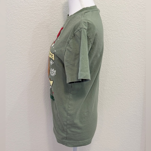 Disneyland Daisy Duck Holiday T-Shirt - Picture 2 of 5